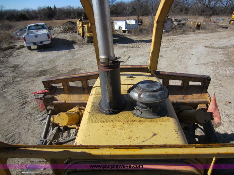 image for item A5630 1988 John Deere 750B dozer