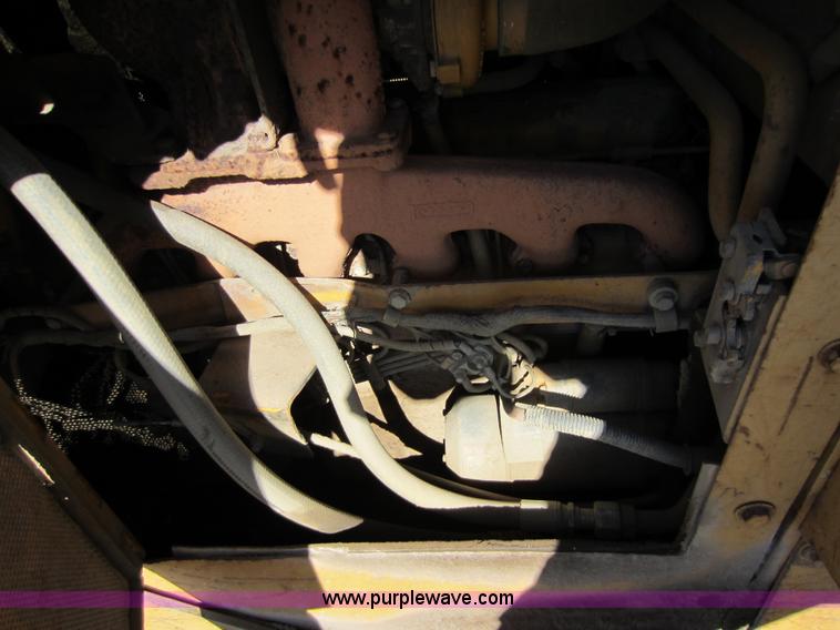 image for item A5630 1988 John Deere 750B dozer