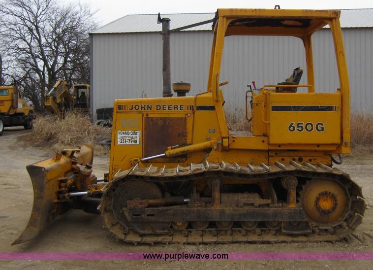 image for item A5637 1990 John Deere 650G dozer