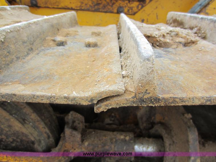 image for item A5637 1990 John Deere 650G dozer