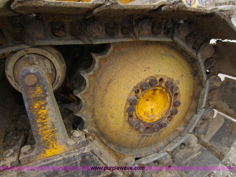 image for item A5637 1990 John Deere 650G dozer