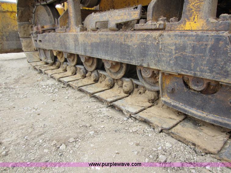 image for item A5637 1990 John Deere 650G dozer