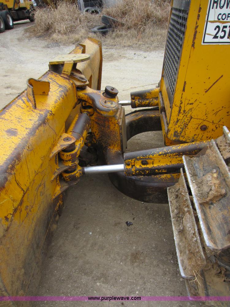 image for item A5637 1990 John Deere 650G dozer