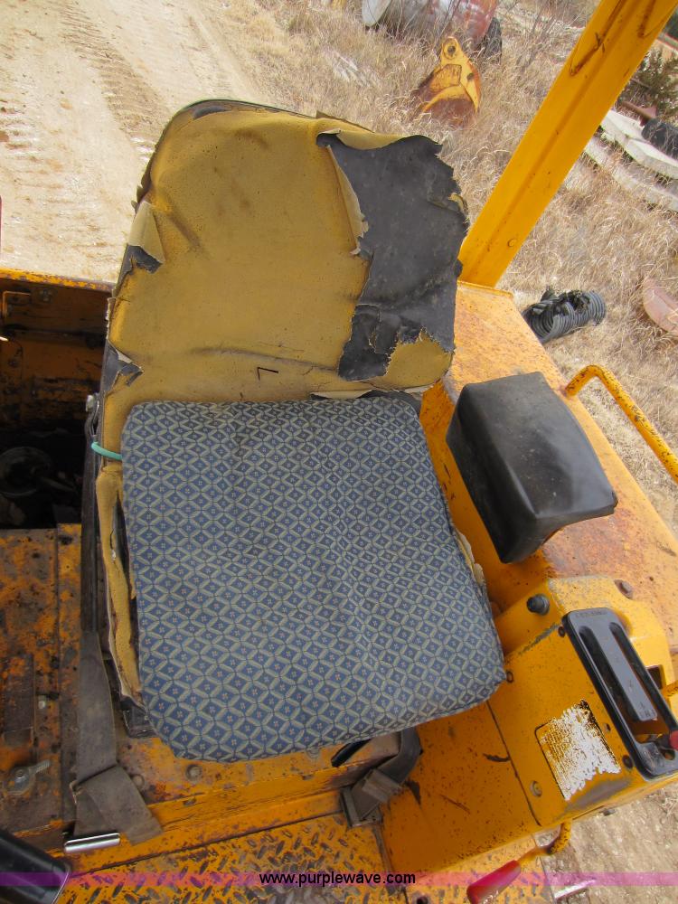 image for item A5637 1990 John Deere 650G dozer