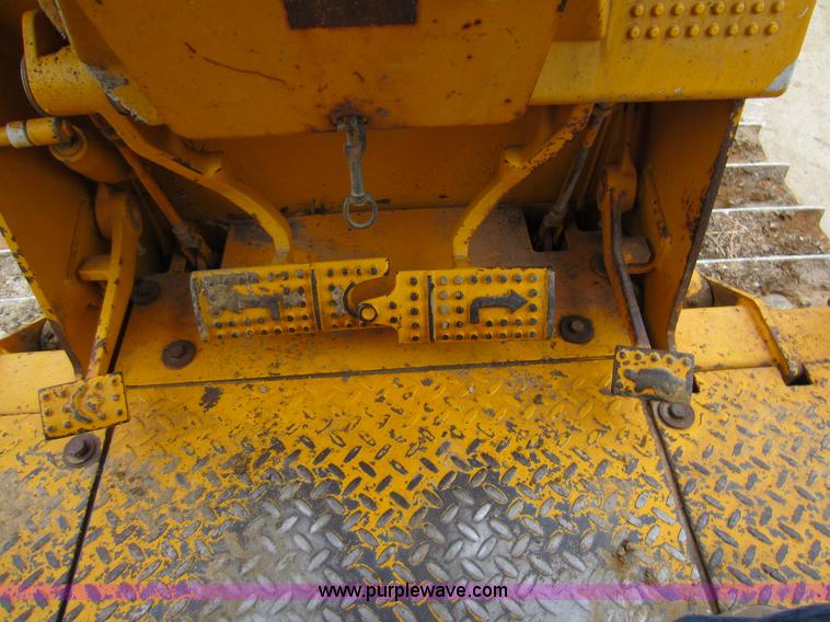 image for item A5637 1990 John Deere 650G dozer