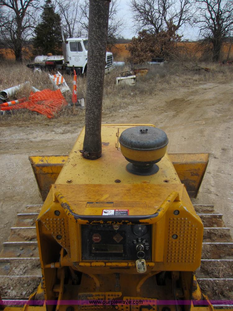 image for item A5637 1990 John Deere 650G dozer