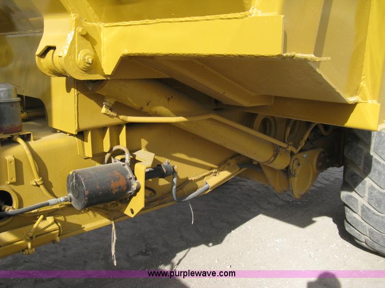 image for item A6043 1989 Caterpillar D30D articulated haul truck