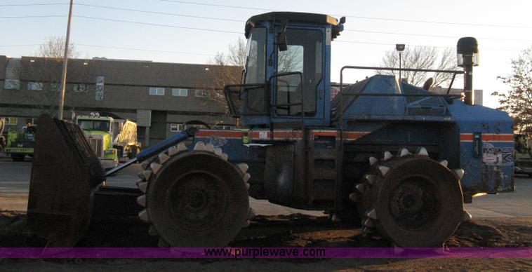 image for item A6051 2001 Al-jon Impact 81K landfill compactor