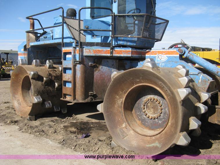 image for item A6051 2001 Al-jon Impact 81K landfill compactor