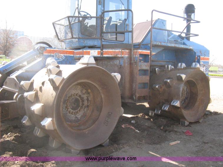 image for item A6051 2001 Al-jon Impact 81K landfill compactor