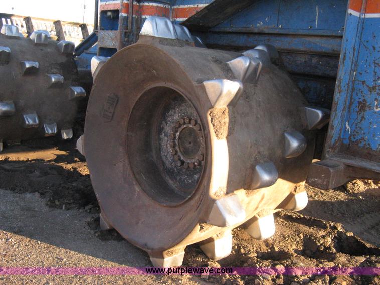 image for item A6051 2001 Al-jon Impact 81K landfill compactor