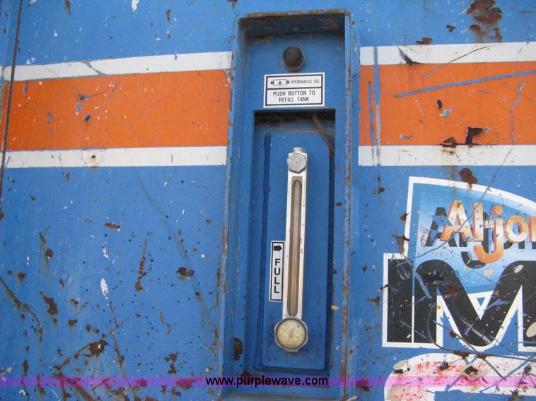 image for item A6051 2001 Al-jon Impact 81K landfill compactor