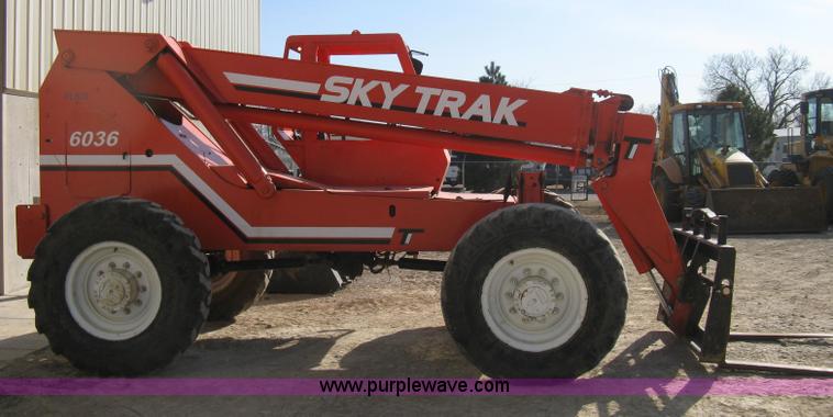 image for item A6053 1992 SkyTrak 6036 telehandler