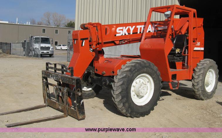 image for item A6053 1992 SkyTrak 6036 telehandler