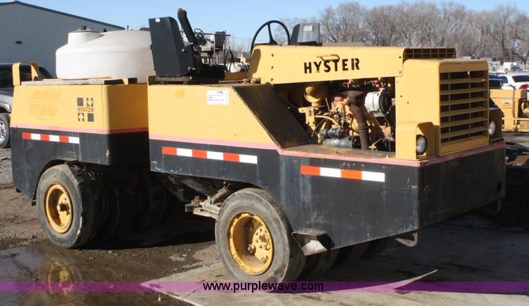 image for item A6629 Hyster rubber tire roller