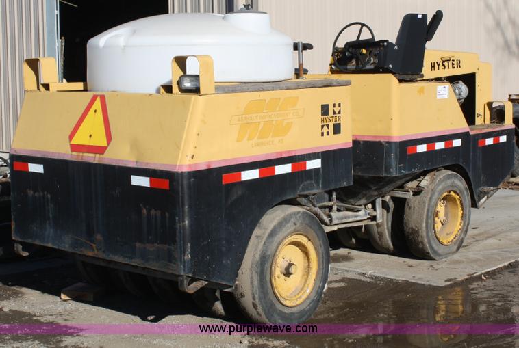 image for item A6629 Hyster rubber tire roller