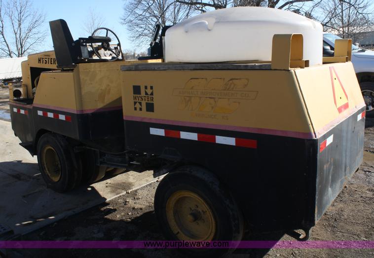 image for item A6629 Hyster rubber tire roller