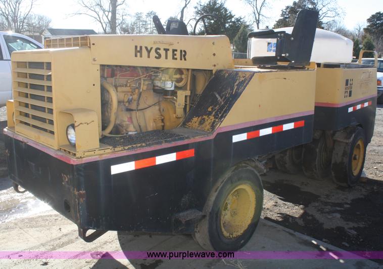 image for item A6629 Hyster rubber tire roller