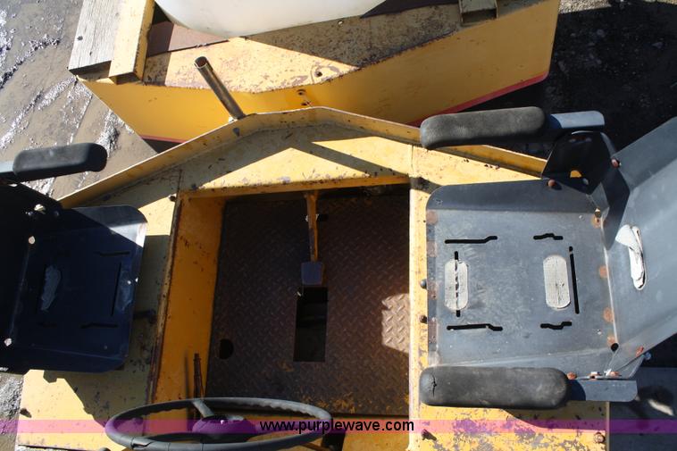 image for item A6629 Hyster rubber tire roller