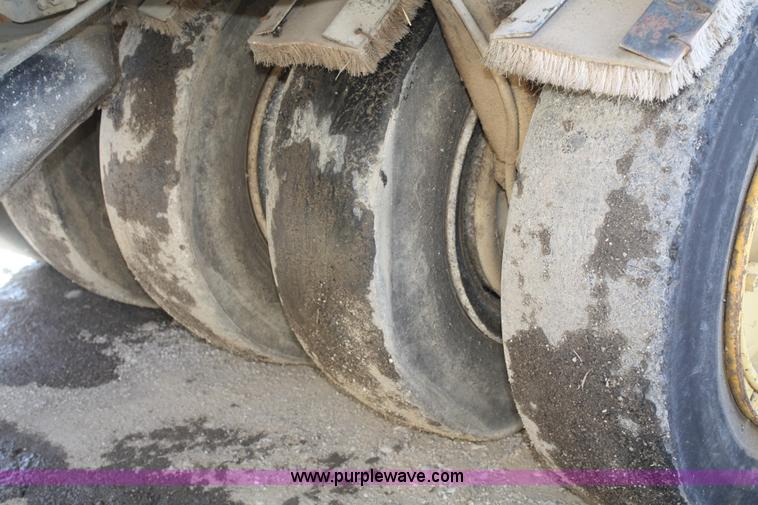 image for item A6629 Hyster rubber tire roller