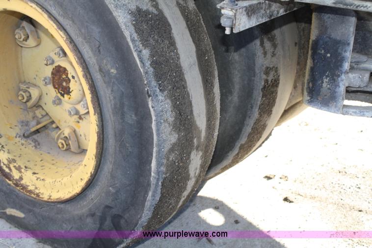 image for item A6629 Hyster rubber tire roller