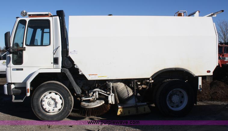 image for item A6630 1989 Ford Elgin Crosswind Series G street sweeper