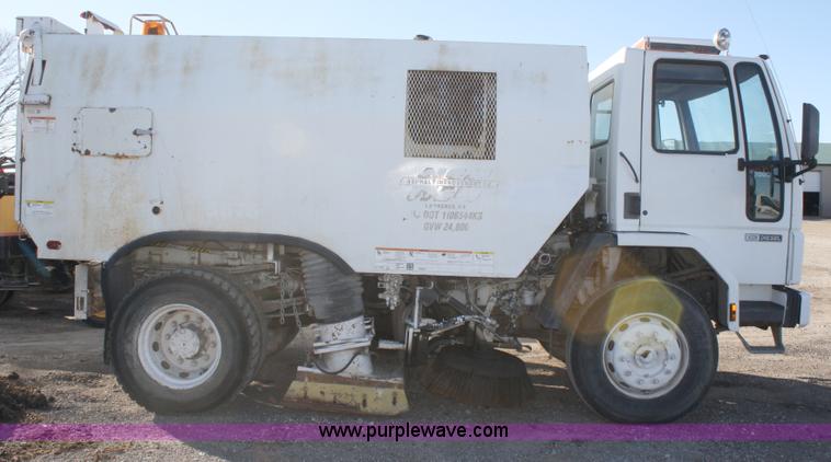image for item A6630 1989 Ford Elgin Crosswind Series G street sweeper