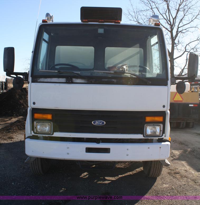 image for item A6630 1989 Ford Elgin Crosswind Series G street sweeper