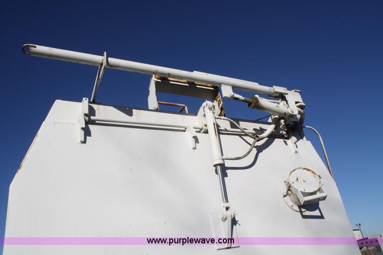 image for item A6630 1989 Ford Elgin Crosswind Series G street sweeper