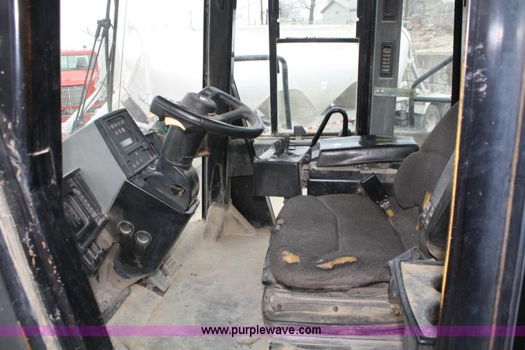 image for item A6680 1999 Caterpillar 980G wheel loader
