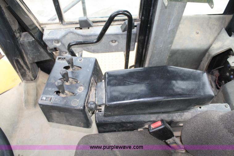 image for item A6680 1999 Caterpillar 980G wheel loader
