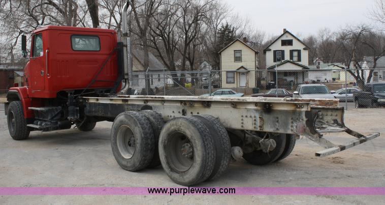 image for item A6682 1999 Volvo ACL truck cab and chassis