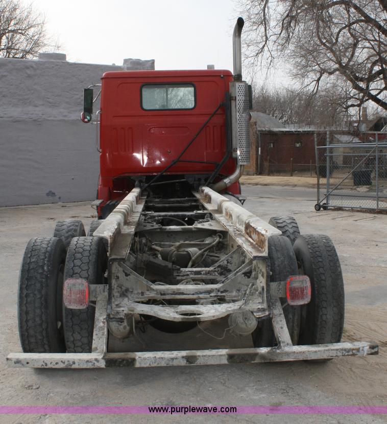 image for item A6682 1999 Volvo ACL truck cab and chassis