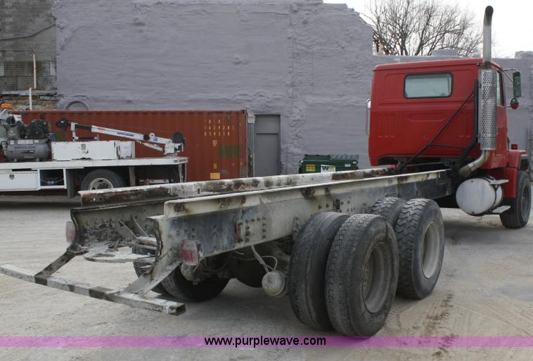 image for item A6682 1999 Volvo ACL truck cab and chassis