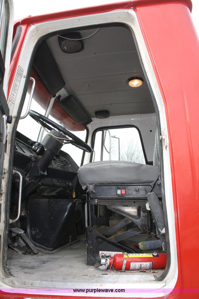 image for item A6682 1999 Volvo ACL truck cab and chassis