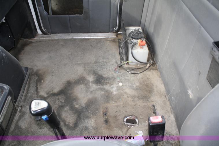 image for item A6682 1999 Volvo ACL truck cab and chassis