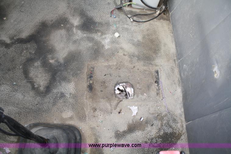 image for item A6682 1999 Volvo ACL truck cab and chassis