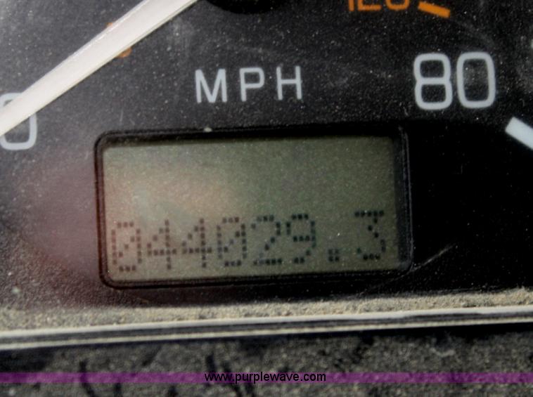 image for item A6682 1999 Volvo ACL truck cab and chassis