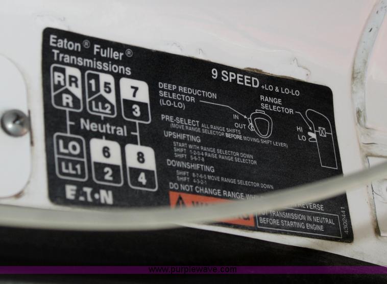 image for item A6682 1999 Volvo ACL truck cab and chassis