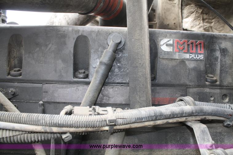 image for item A6682 1999 Volvo ACL truck cab and chassis