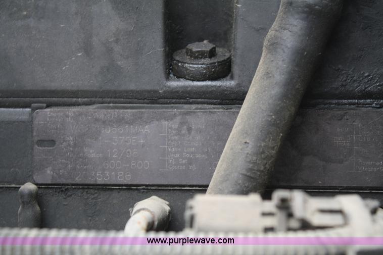 image for item A6682 1999 Volvo ACL truck cab and chassis