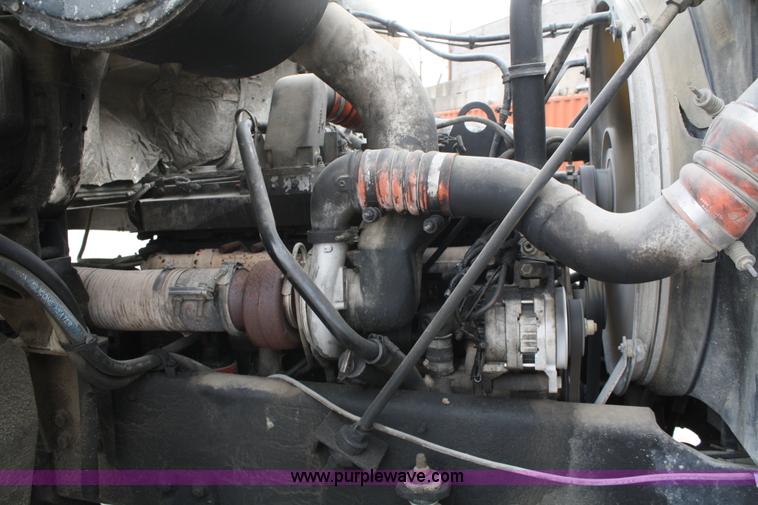 image for item A6682 1999 Volvo ACL truck cab and chassis