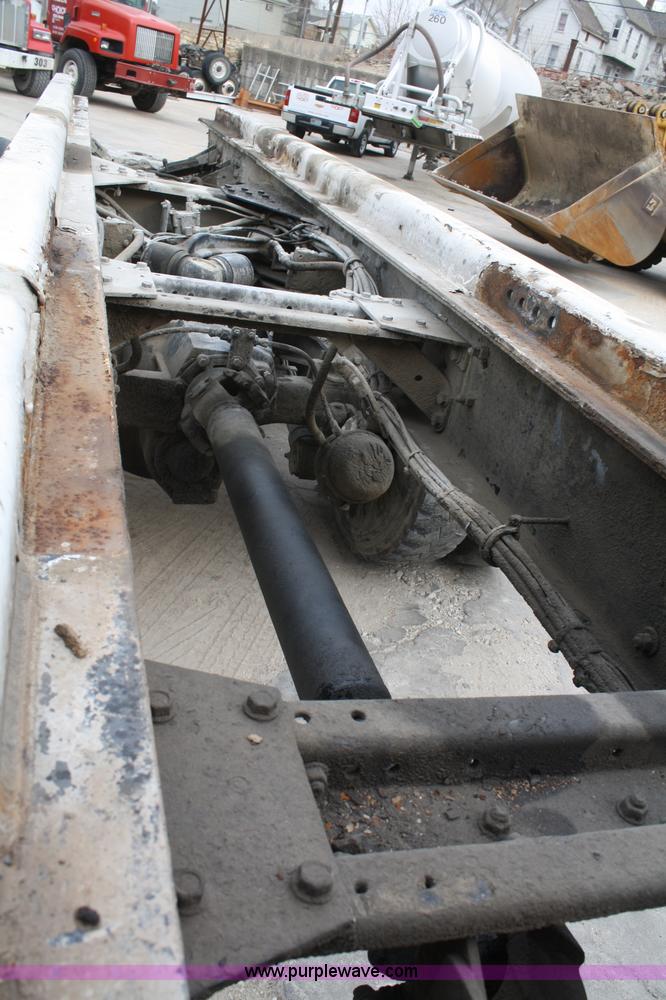 image for item A6682 1999 Volvo ACL truck cab and chassis