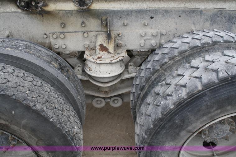 image for item A6682 1999 Volvo ACL truck cab and chassis