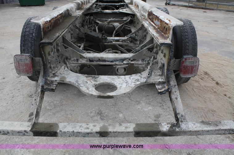 image for item A6682 1999 Volvo ACL truck cab and chassis