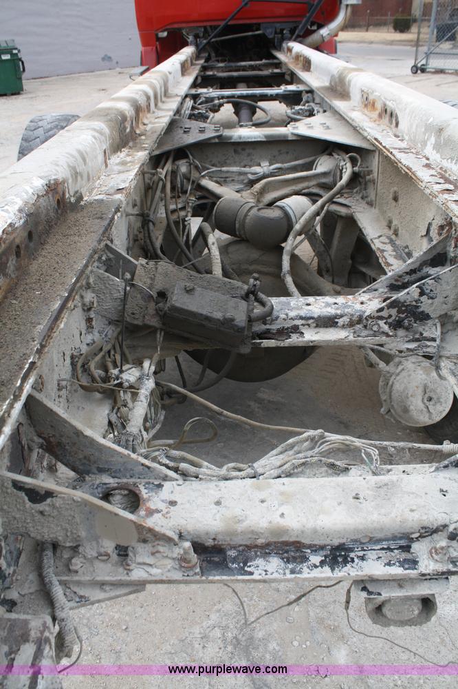 image for item A6682 1999 Volvo ACL truck cab and chassis