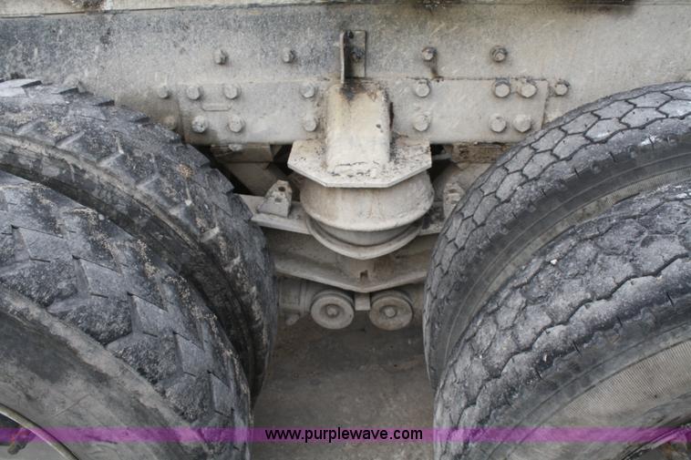 image for item A6682 1999 Volvo ACL truck cab and chassis