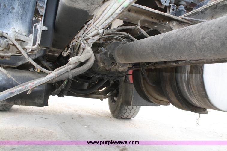 image for item A6682 1999 Volvo ACL truck cab and chassis