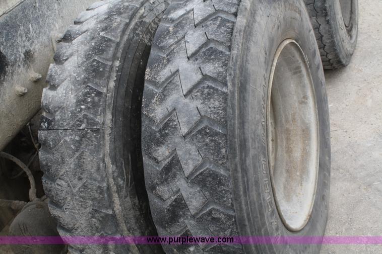 image for item A6682 1999 Volvo ACL truck cab and chassis