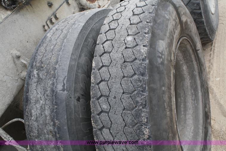 image for item A6682 1999 Volvo ACL truck cab and chassis